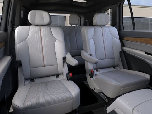 New 2026 Cadillac Vistiq Sport w/ LPO, Floor Liner Package image 17