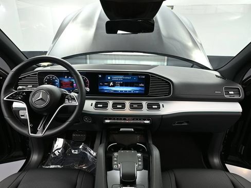 Used 2026 Mercedes-Benz GLS 450 4MATIC image 20