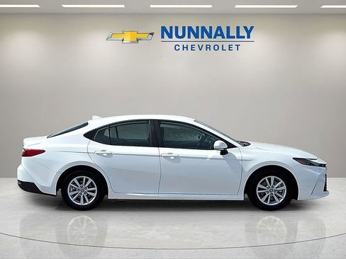 Used 2025 Toyota Camry LE image 6