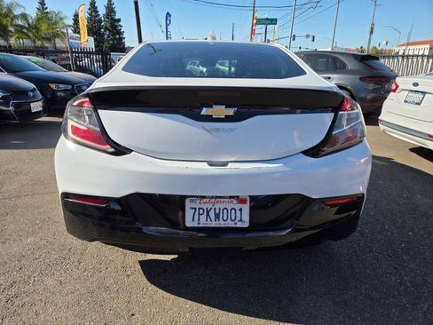 Used 2016 Chevrolet Volt LT w/ Comfort Package FWD image 3