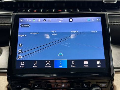 Used 2023 Jeep Grand Cherokee Limited image 12