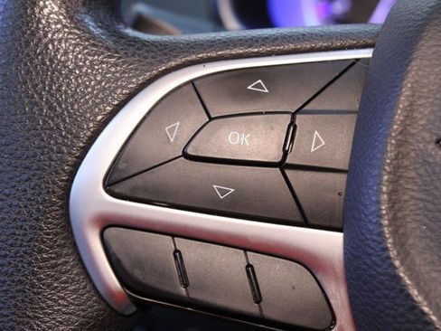 Used 2016 Chrysler 200 LX image 20