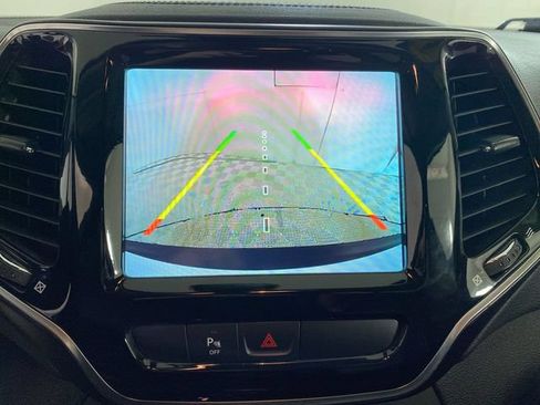 Used 2020 Jeep Cherokee Limited AWD/4WD image 32