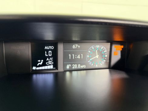 Used 2018 Subaru Forester 2.5i Premium w/ All-Weather Package AWD/4WD image 23