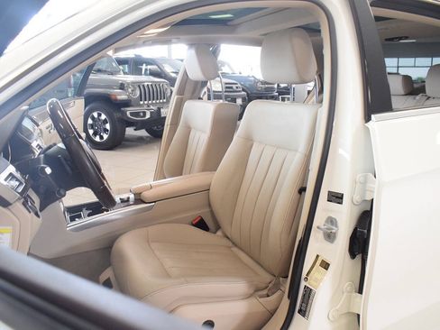 Used 2014 Mercedes-Benz E 550 4MATIC Sedan image 34
