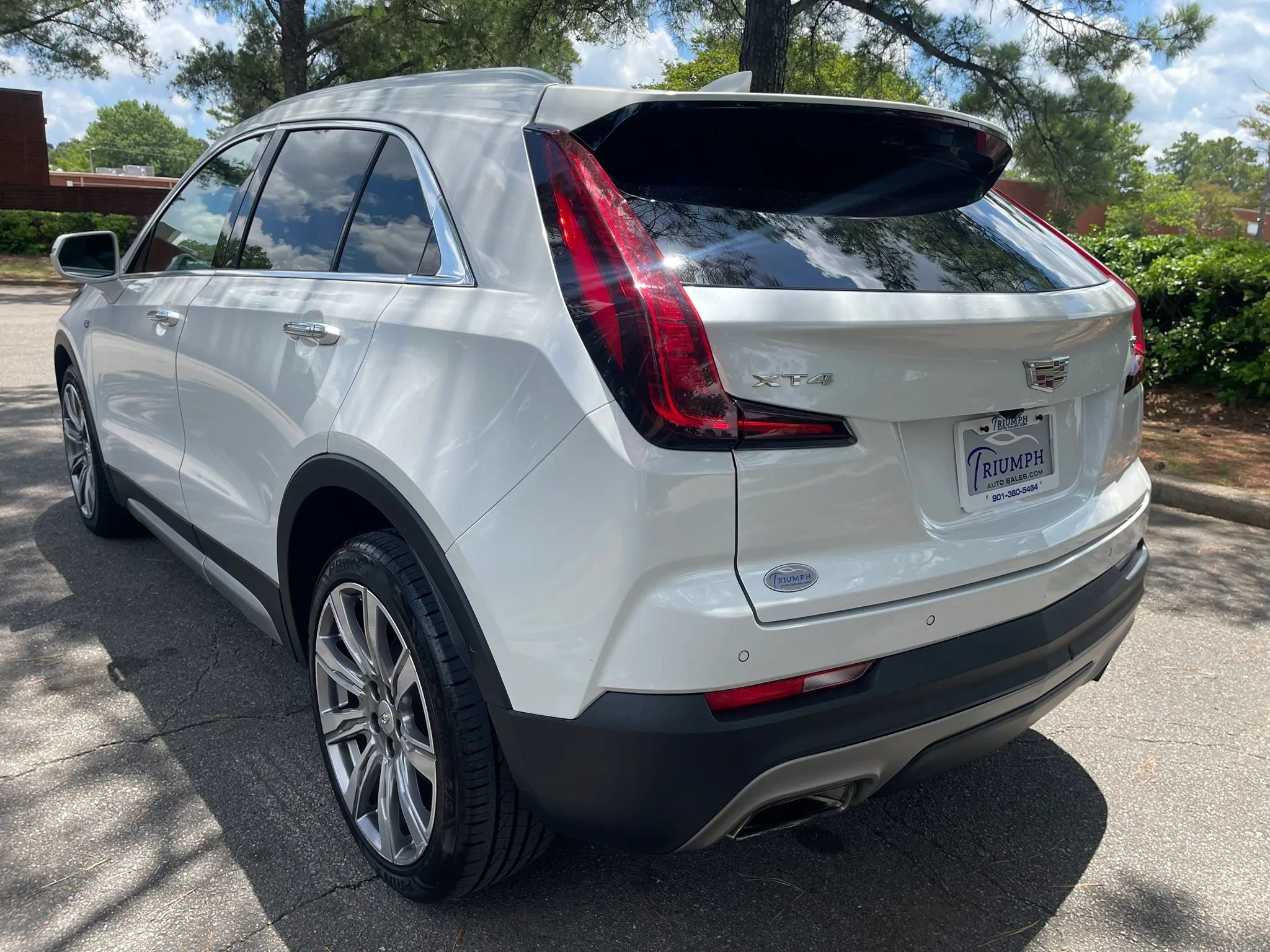 Used 2019 Cadillac XT4 Premium Luxury FWD image 3