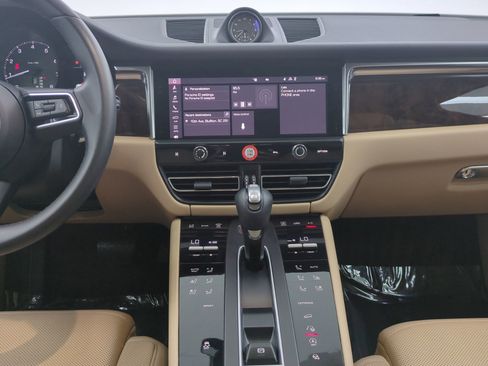 Certified 2023 Porsche Macan AWD/4WD image 15