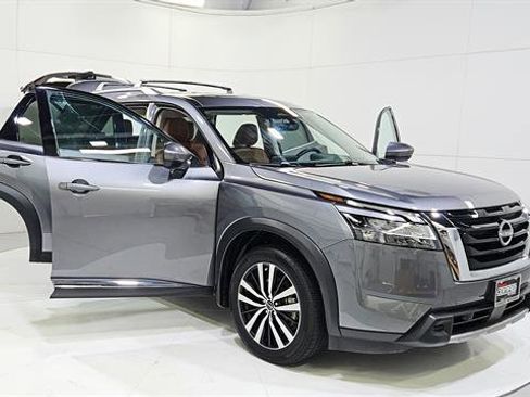 Certified 2024 Nissan Pathfinder Platinum w/ Cargo Package FWD image 29