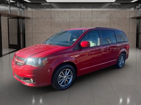 Used 2014 Dodge Grand Caravan R/T image 2