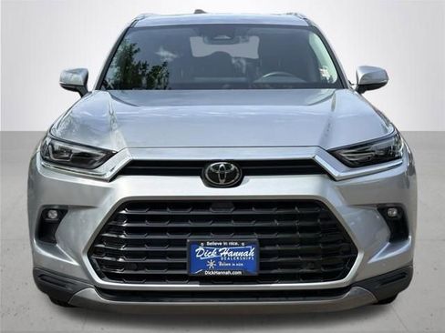 Used 2024 Toyota Grand Highlander AWD image 3