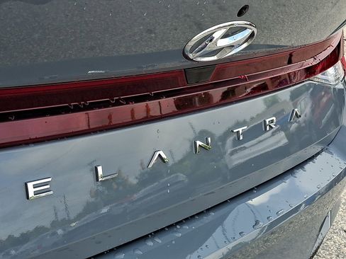 Used 2022 Hyundai Elantra SE FWD image 30