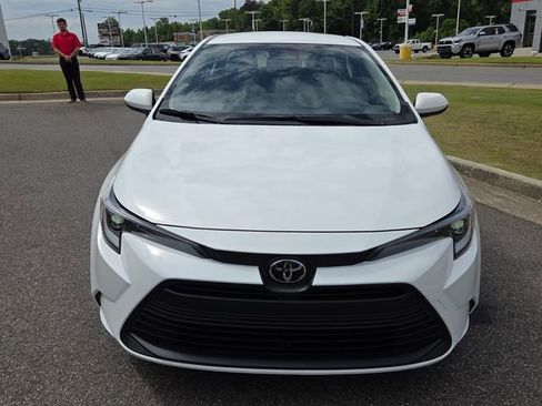 Used 2026 Toyota Corolla LE FWD image 2