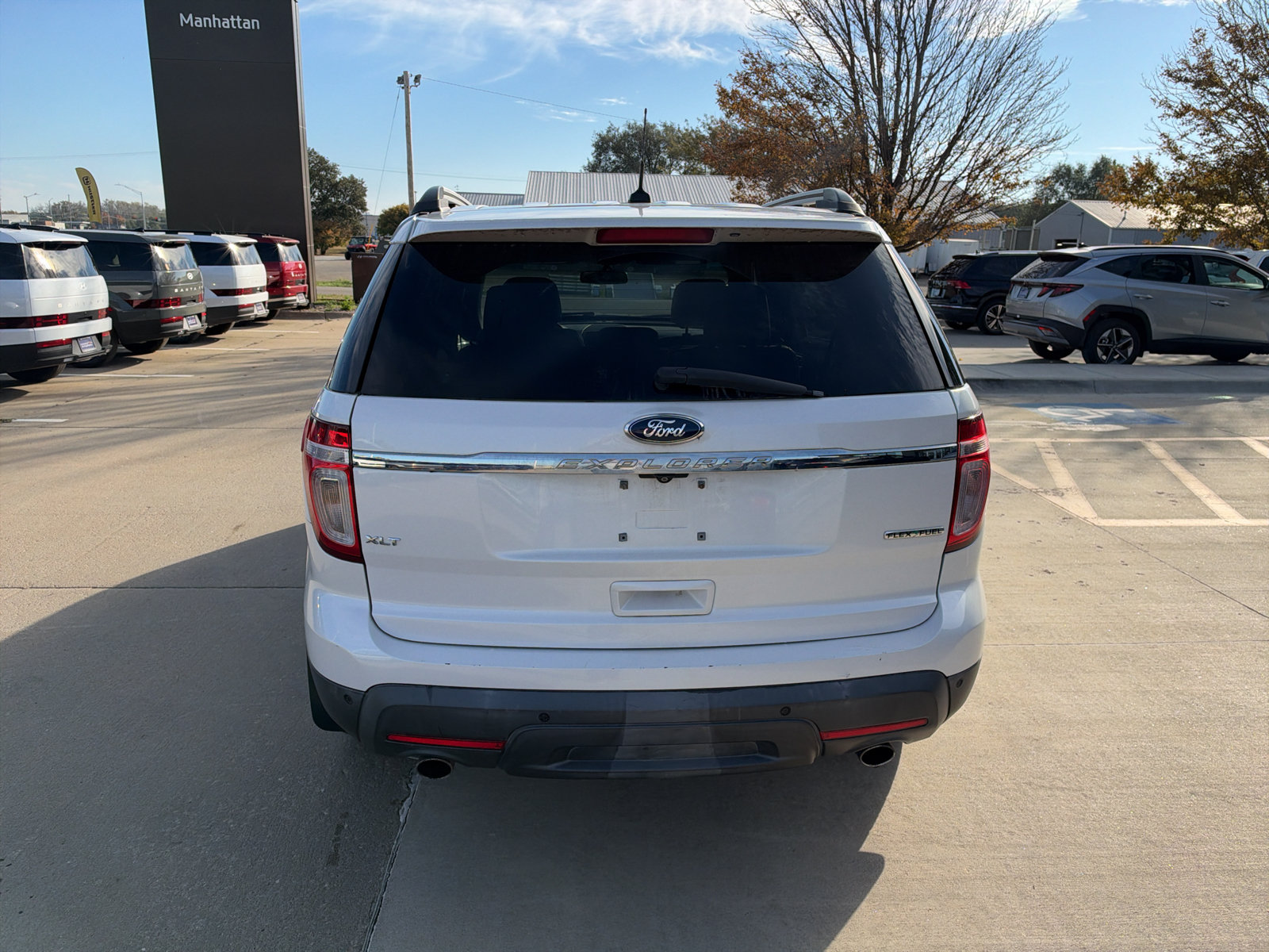 Used 2014 Ford Explorer XLT w/ Equipment Group 202A FWD image 4