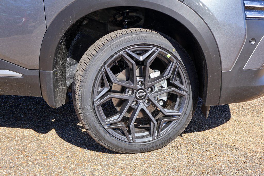 New 2026 Nissan Kicks SR w/ Cold Weather Package FWD image 16