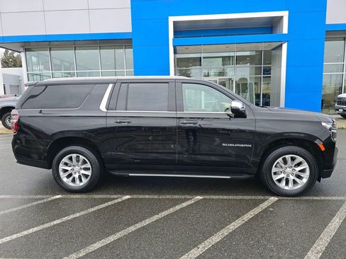 Used 2024 Chevrolet Suburban Premier image 6