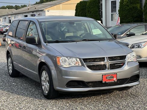 Used 2019 Dodge Grand Caravan SE w/ UConnect Hands-Free Group FWD image 1