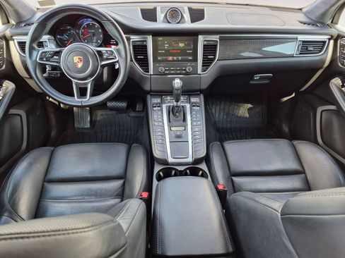 Used 2017 Porsche Macan Turbo AWD/4WD image 34