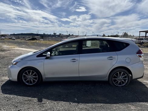 Used 2017 Toyota Prius V Five w/ Advanced Technology Package FWD image 3