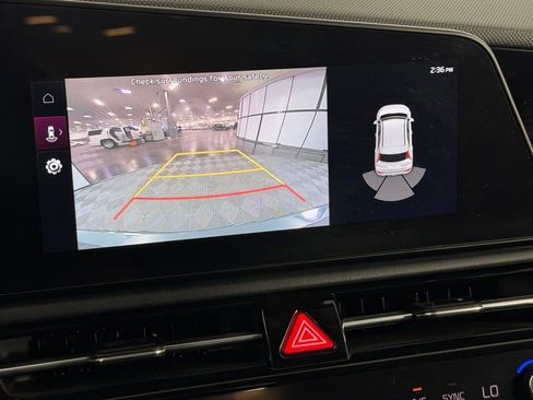 Used 2023 Kia Niro EX image 18