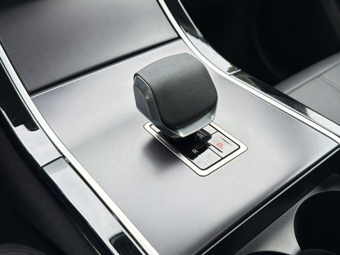 Used 2026 Land Rover Range Rover Velar Dynamic SE image 19