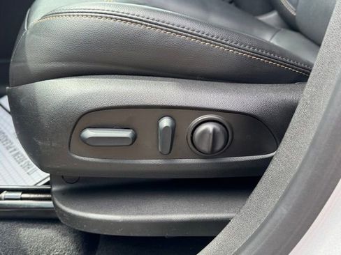 Used 2022 Chevrolet Equinox Premier FWD image 11