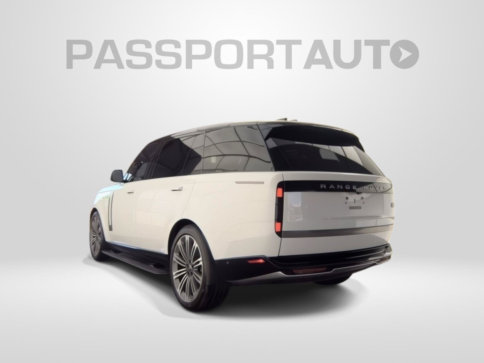 Used 2023 Land Rover Range Rover Long Wheelbase SE AWD/4WD image 2