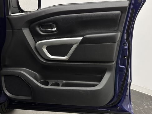 Used 2023 Nissan Titan SV image 30