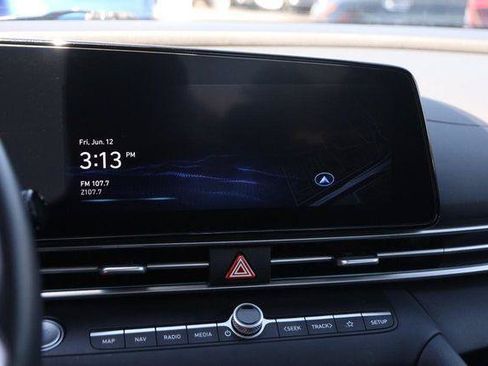 Used 2025 Hyundai Elantra SEL FWD image 17
