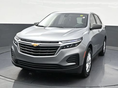 Used 2023 Chevrolet Equinox LS FWD image 9