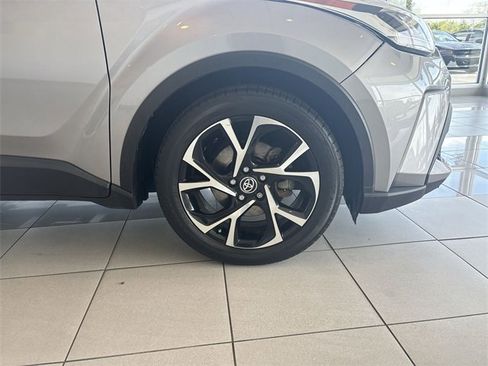 Used 2020 Toyota C-HR XLE image 14