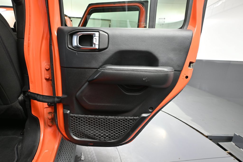 Used 2018 Jeep Wrangler Unlimited Sahara w/ Dual Top Group AWD/4WD image 31