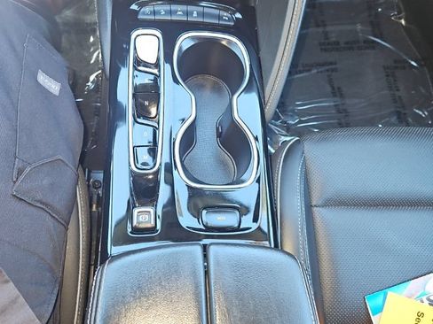 Used 2023 Buick Envision Essence AWD/4WD image 19