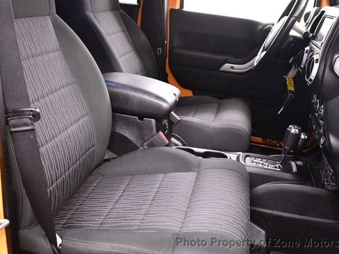 Used 2012 Jeep Wrangler Unlimited Sahara image 15