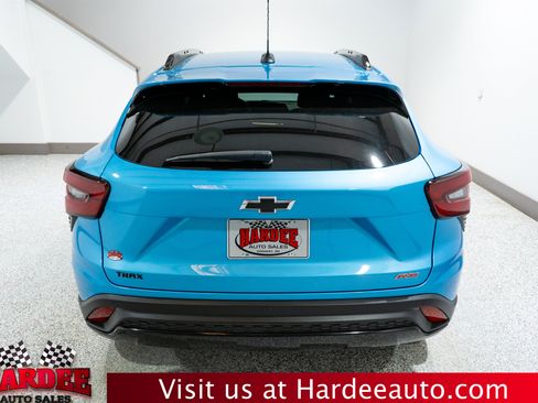 Used 2025 Chevrolet Trax RS FWD image 4