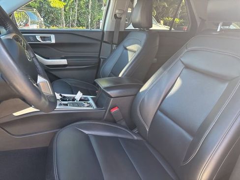 Used 2023 Ford Explorer XLT w/ Equipment Group 202A AWD/4WD image 6