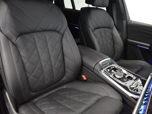 Used 2026 BMW X7 xDrive40i w/ M Sport Package AWD/4WD image 6
