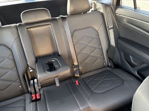 Used 2025 Volkswagen Atlas Cross Sport SE image 39
