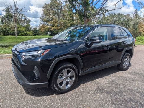 Used 2025 Toyota RAV4 XLE FWD image 8