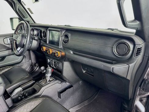 Used 2020 Jeep Wrangler Unlimited Sahara AWD/4WD image 30