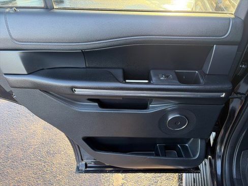 Used 2021 Ford Expedition XLT image 25