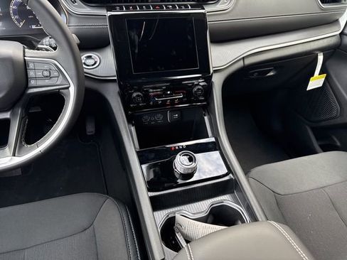 New 2026 Jeep Grand Cherokee L Laredo image 16