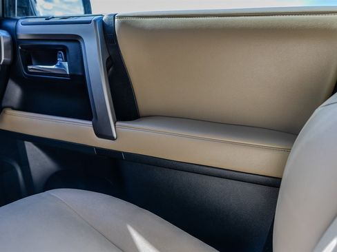 Used 2015 Toyota 4Runner SR5 Premium RWD image 19