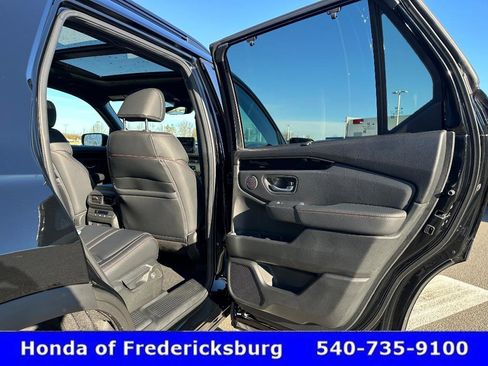Certified 2025 Honda Pilot TrailSport image 35