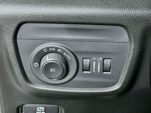 Used 2023 Jeep Grand Cherokee L Limited w/ Luxury Tech Group II AWD/4WD image 17
