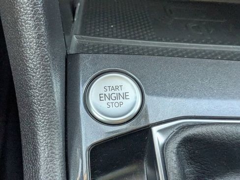 Used 2023 Volkswagen Tiguan SE w/ Panoramic Sunroof Package image 36