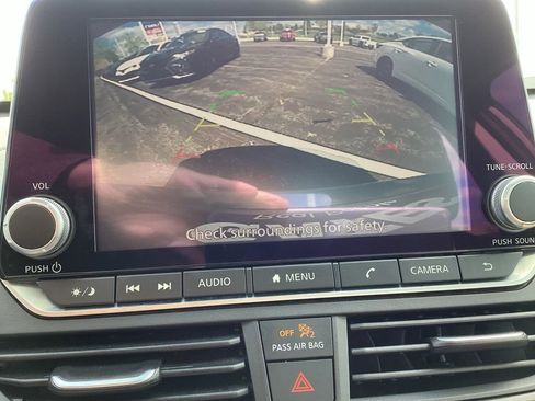 Used 2025 Nissan Altima 2.5 SV FWD image 17
