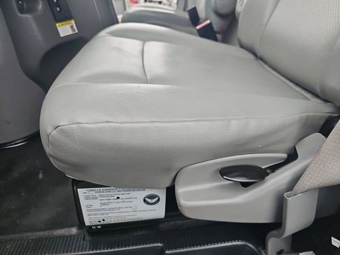 Used 2019 Ford E-450 and Econoline 450 Super Duty w/ Power Windows & Locks Group image 28