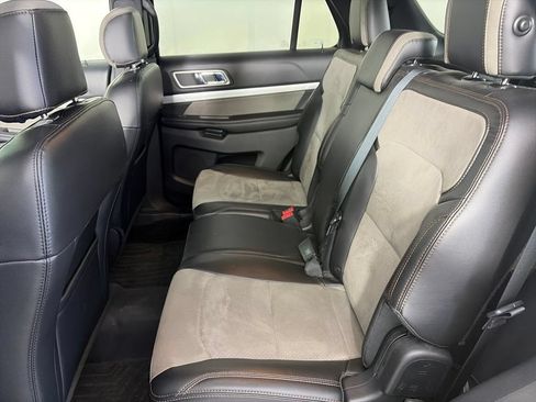 Used 2017 Ford Explorer XLT w/ Equipment Group 202A AWD/4WD image 13