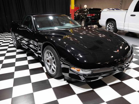 Used 2002 Chevrolet Corvette Z06 w/ Memory Pkg image 11