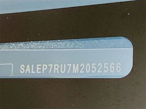 Certified 2021 Land Rover Defender 110 SE image 33